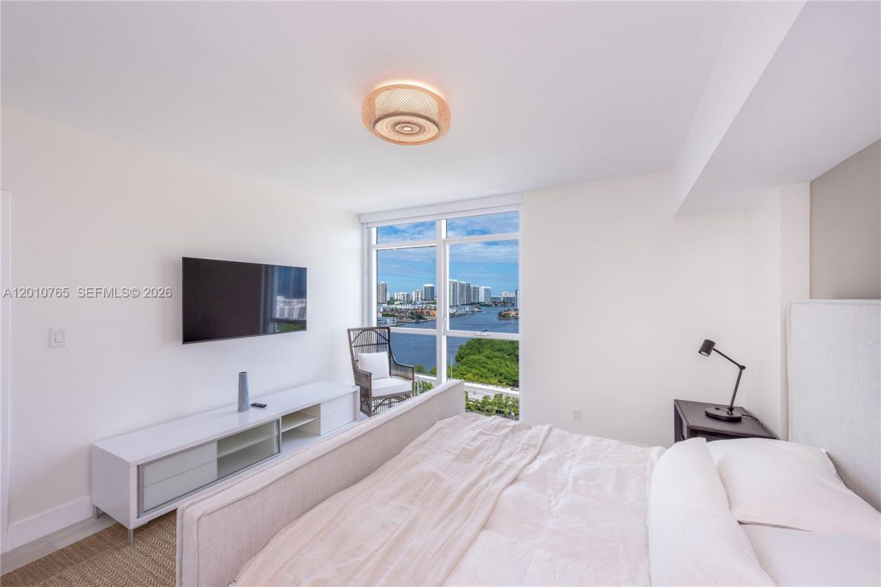 400 Sunny Isles Blvd , Unit 1518, Sunny Isles Beach, FL 33160 Photo