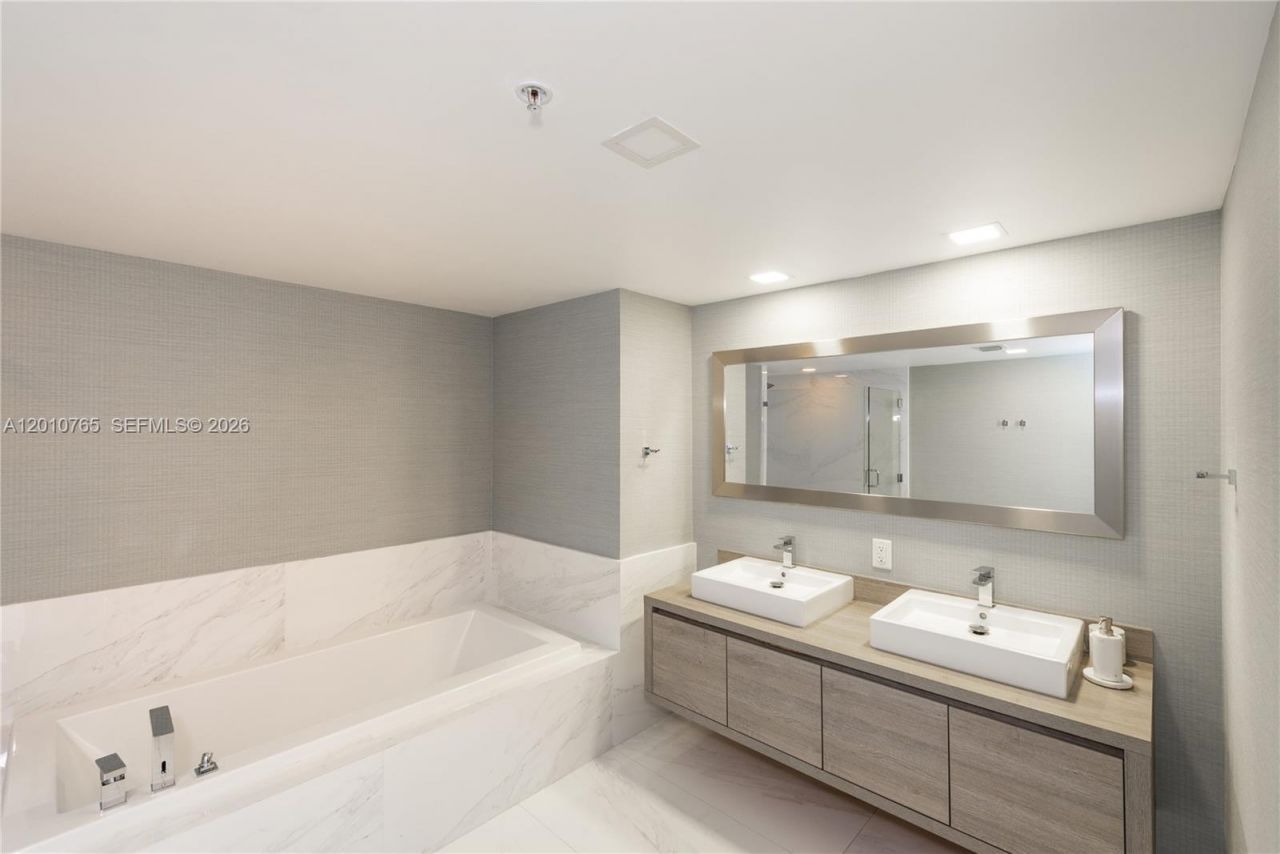 400 Sunny Isles Blvd , Unit 1518, Sunny Isles Beach, FL 33160 Photo