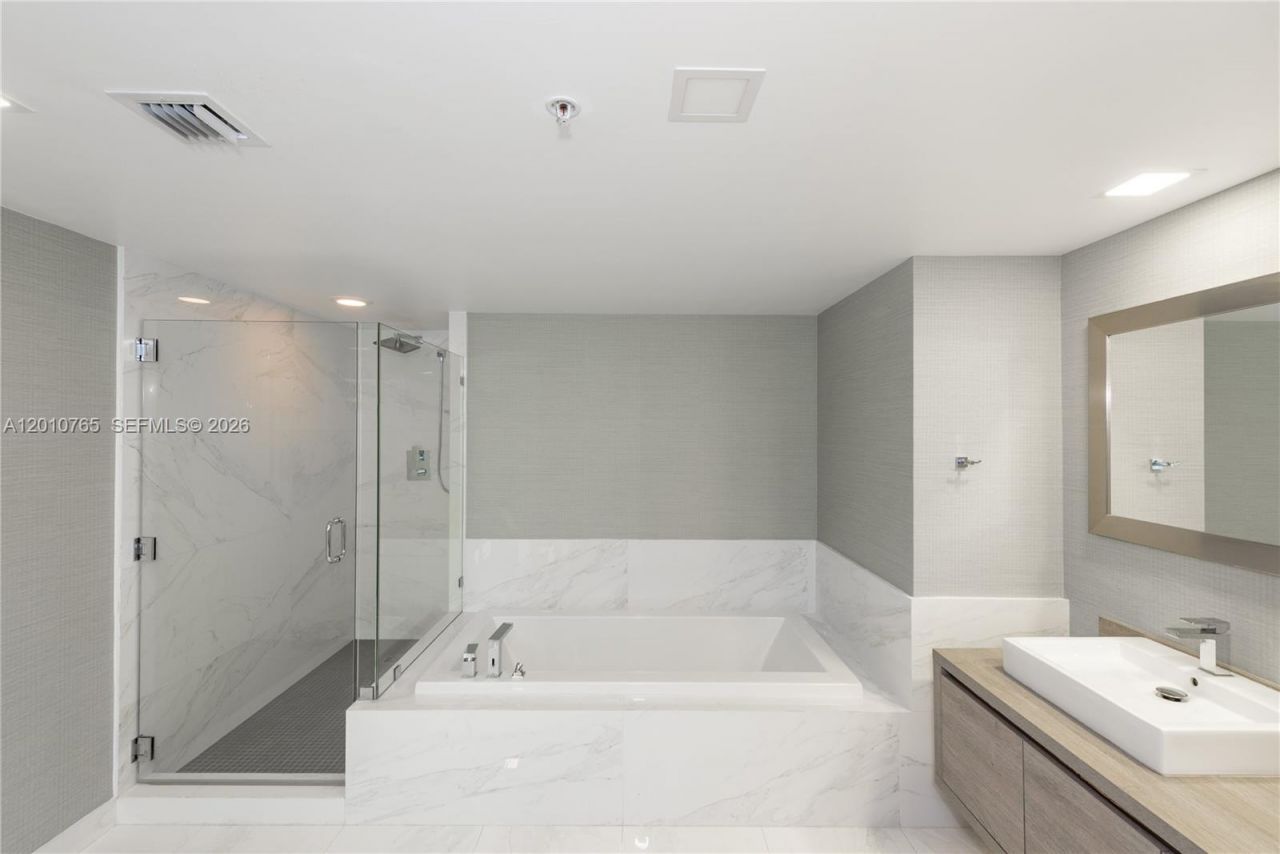 400 Sunny Isles Blvd , Unit 1518, Sunny Isles Beach, FL 33160 Photo