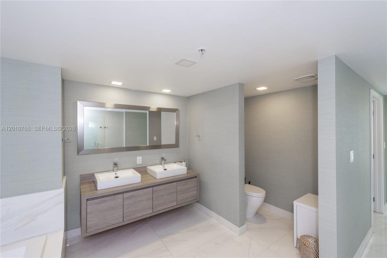 400 Sunny Isles Blvd , Unit 1518, Sunny Isles Beach, FL 33160 Photo