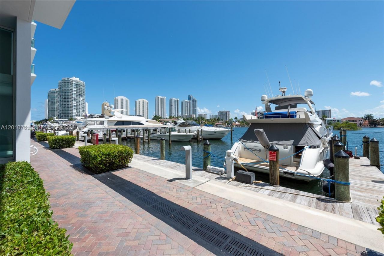 400 Sunny Isles Blvd , Unit 1518, Sunny Isles Beach, FL 33160 Photo