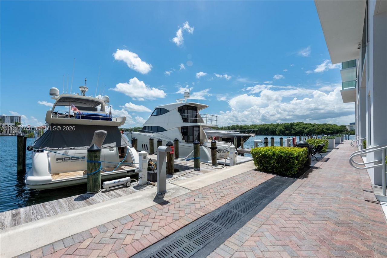 400 Sunny Isles Blvd , Unit 1518, Sunny Isles Beach, FL 33160 Photo