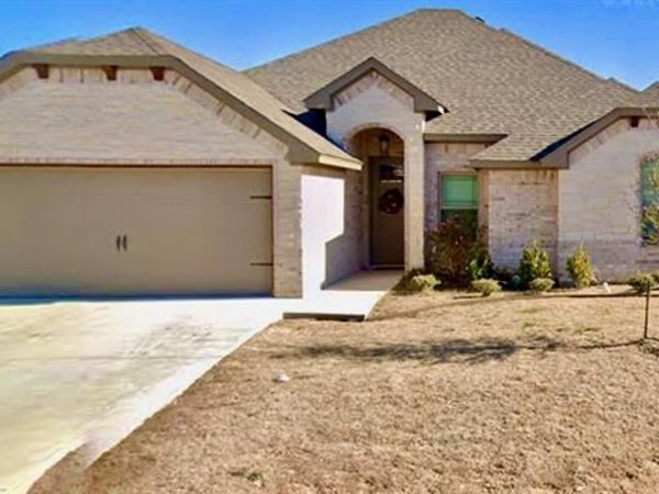 3325 Arrow Creek Drive, Granbury, TX 76049