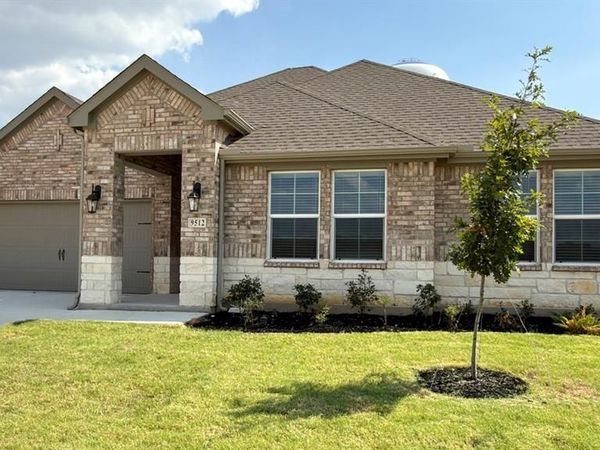 9512 Bently Boulevard, Aubrey, TX 76227