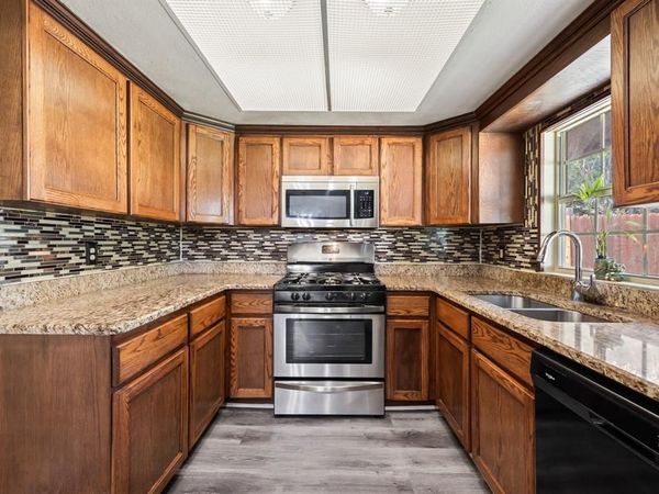 109 Ridgeway Circle , Lewisville, TX 75067