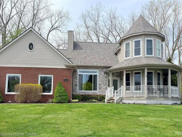 52762 S Weathervane Drive, Chesterfield Twp, MI 48047