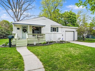 207 Labian Drive, Flushing, MI 48433