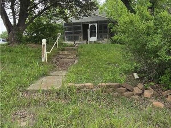 33660 W 83rd Street, De Soto, KS 66018