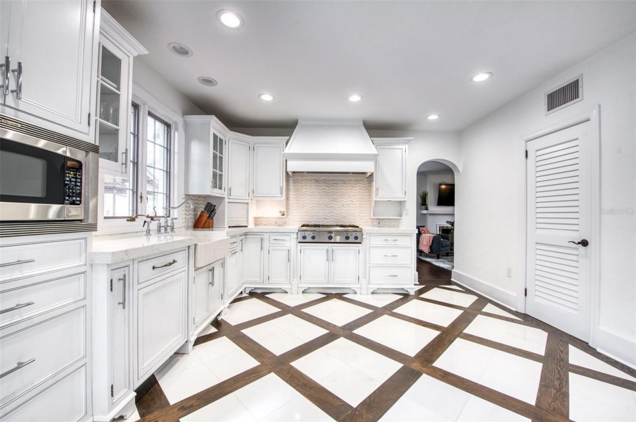 76 S Washington Drive, Sarasota, FL 34236 Photo