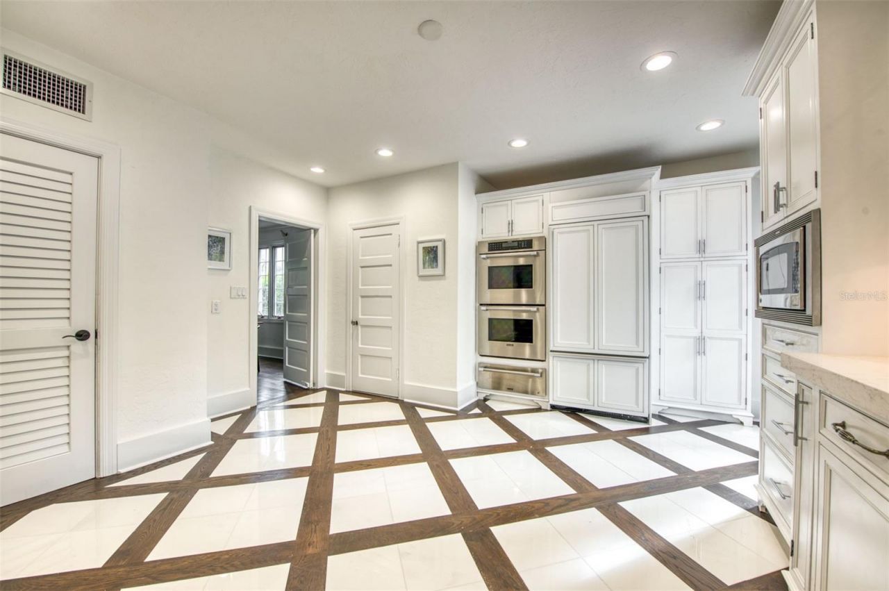 76 S Washington Drive, Sarasota, FL 34236 Photo