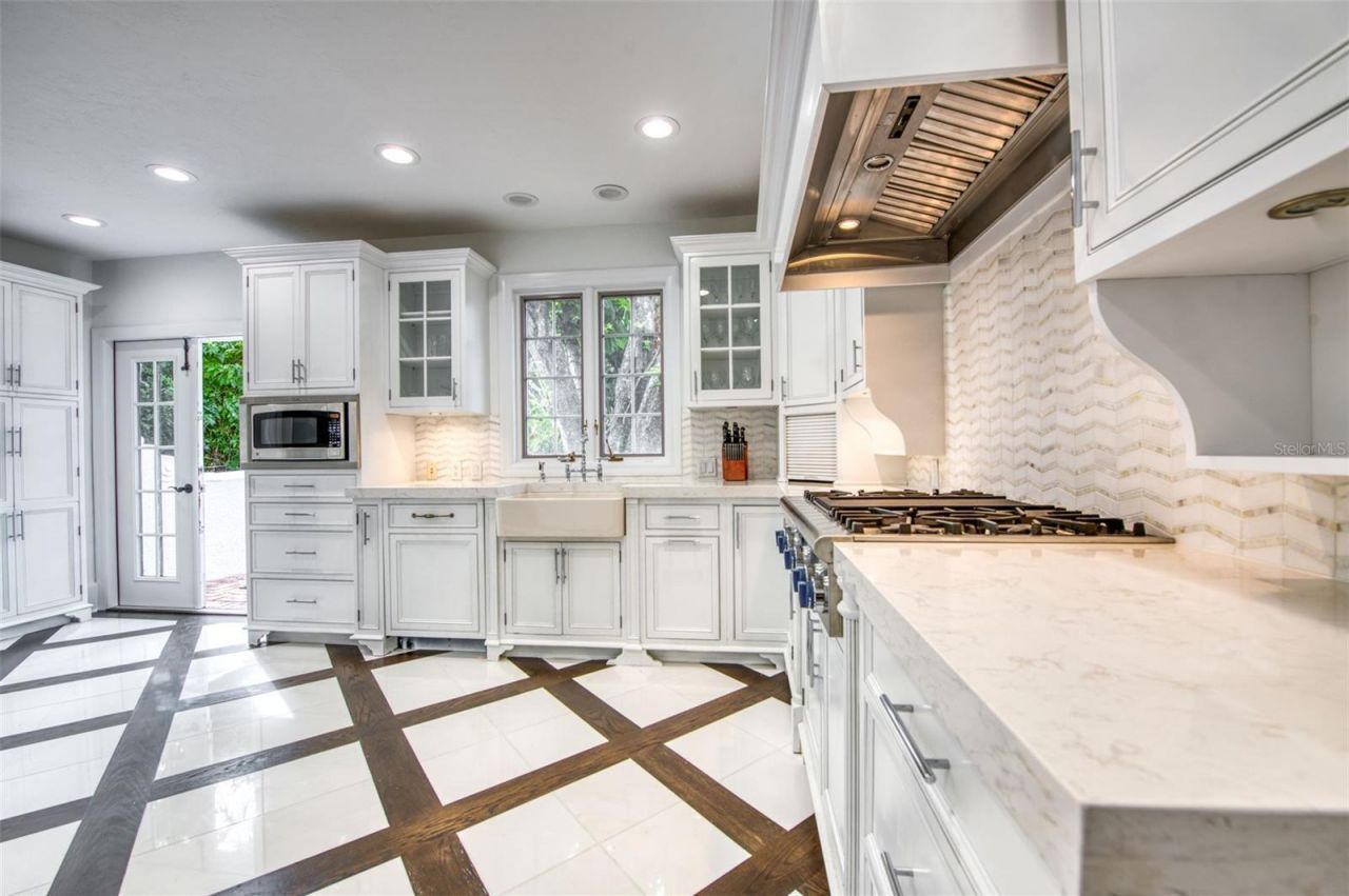 76 S Washington Drive, Sarasota, FL 34236 Photo