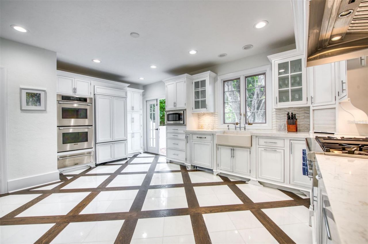76 S Washington Drive, Sarasota, FL 34236 Photo