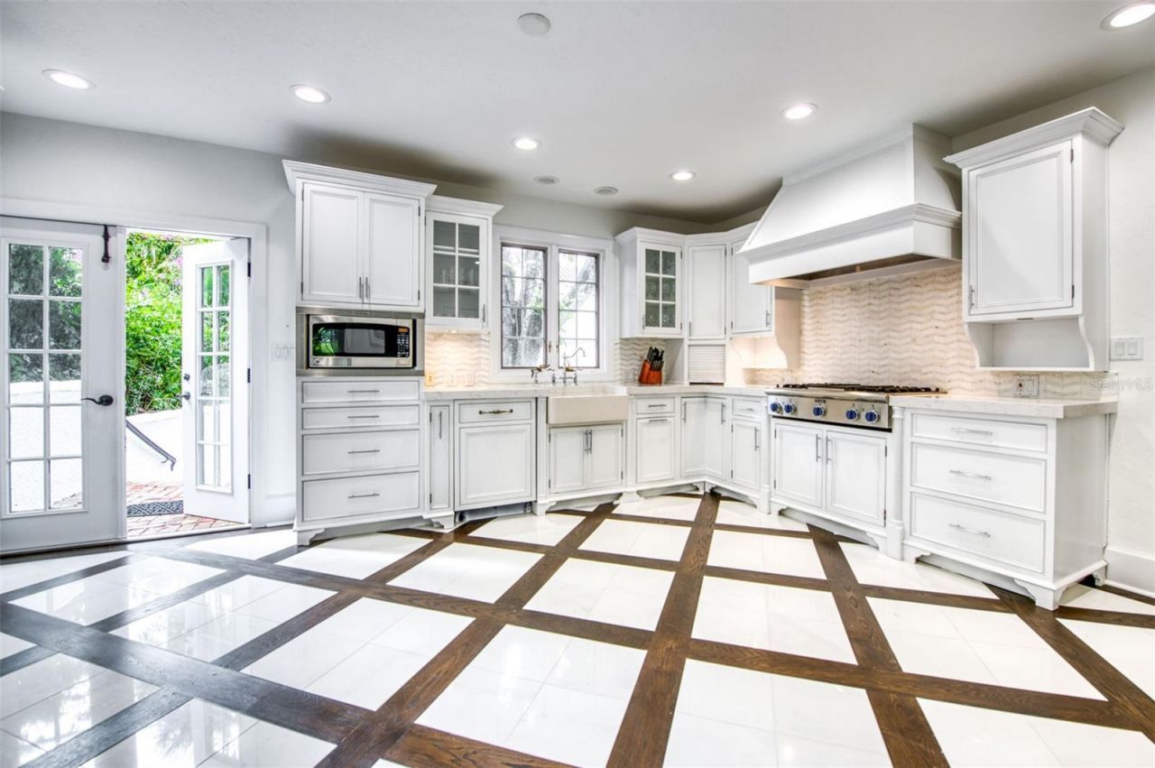 76 S Washington Drive, Sarasota, FL 34236 Photo