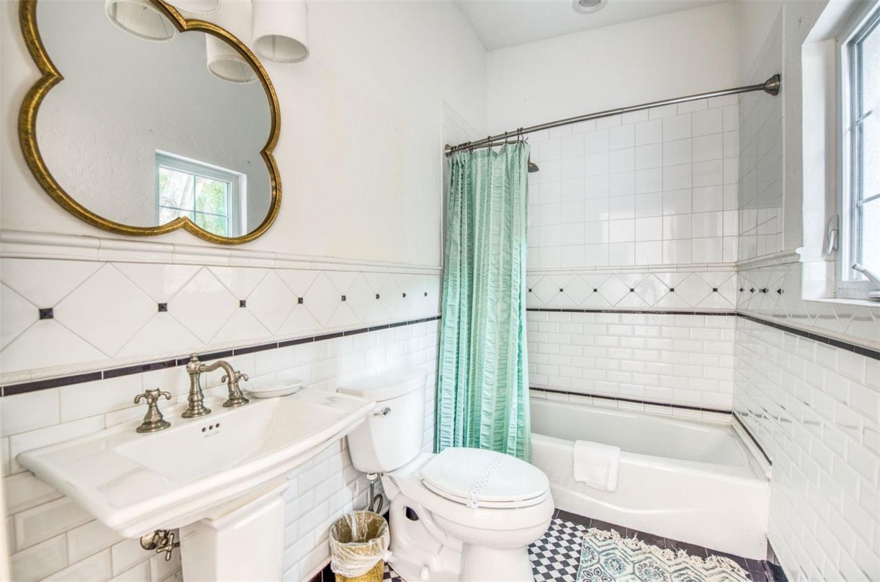 76 S Washington Drive, Sarasota, FL 34236 Photo