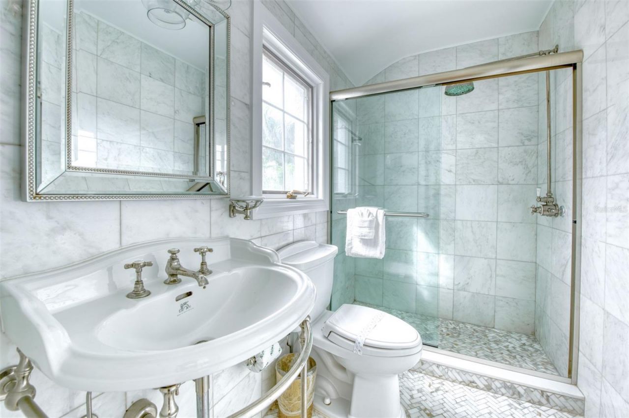 76 S Washington Drive, Sarasota, FL 34236 Photo