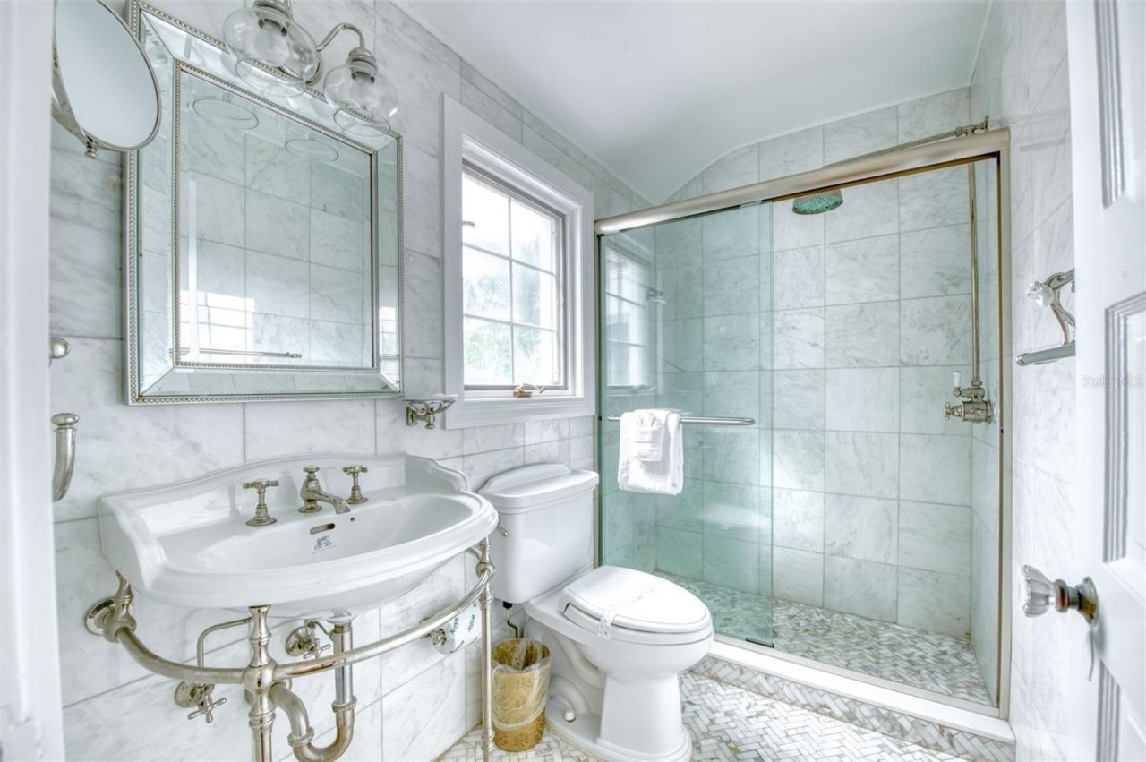 76 S Washington Drive, Sarasota, FL 34236 Photo