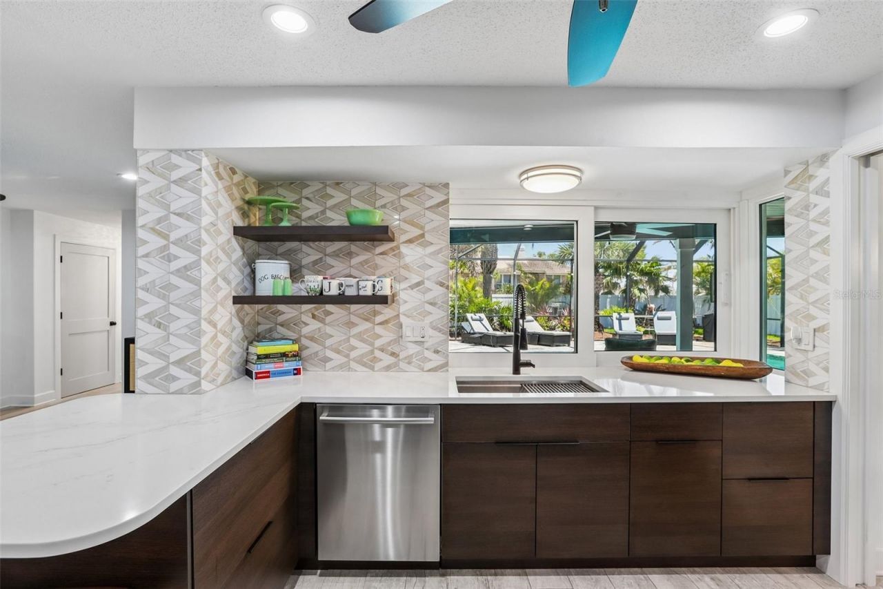 3203 Hibiscus Drive W, Belleair Beach, FL 33786 Photo