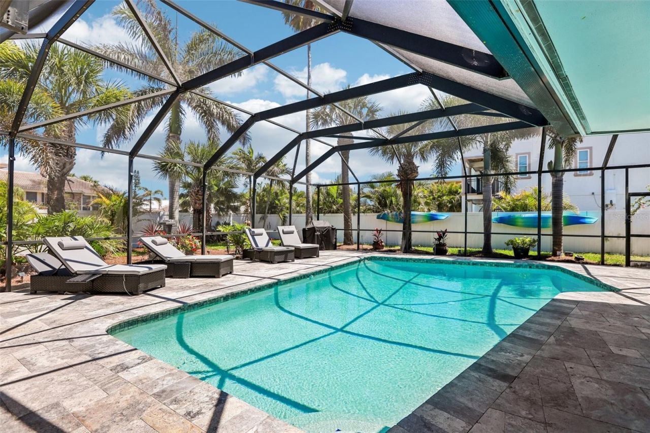 3203 Hibiscus Drive W, Belleair Beach, FL 33786 Photo