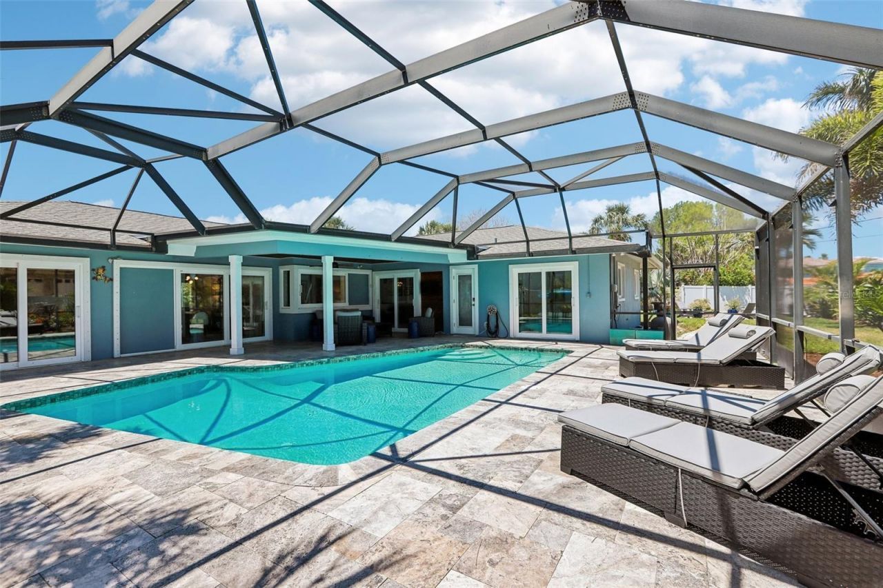 3203 Hibiscus Drive W, Belleair Beach, FL 33786 Photo