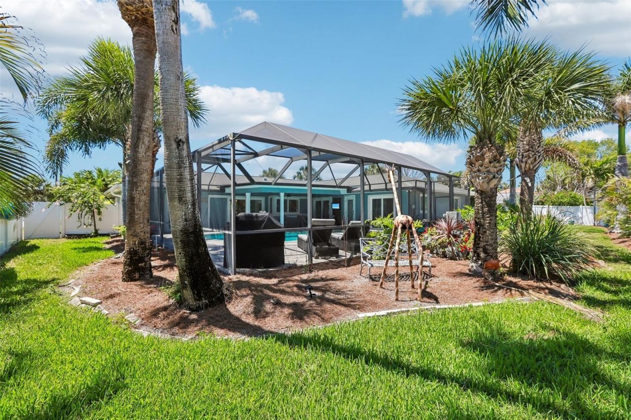 3203 Hibiscus Drive W, Belleair Beach, FL 33786 Photo
