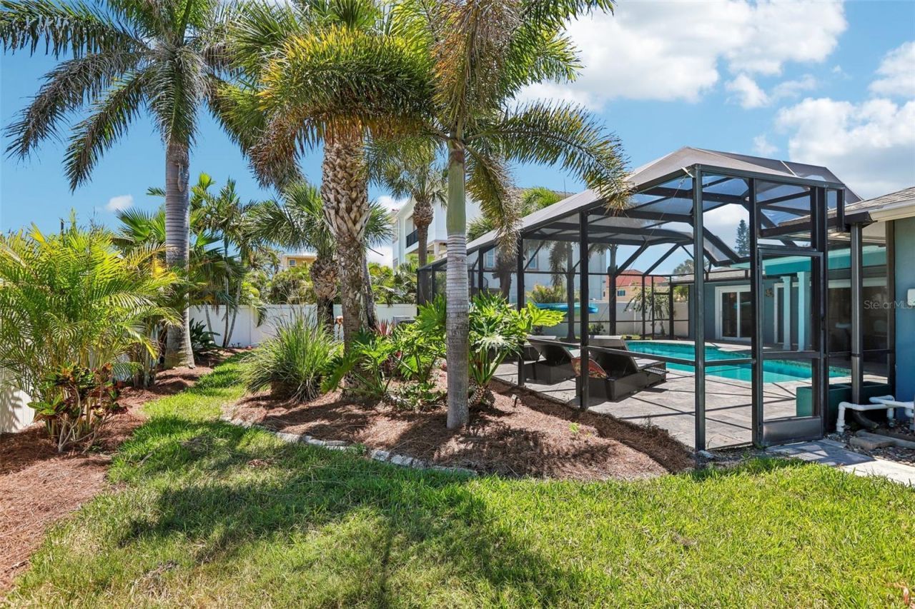 3203 Hibiscus Drive W, Belleair Beach, FL 33786 Photo