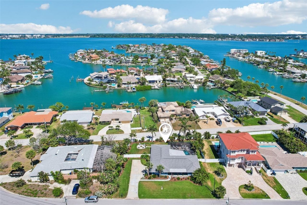 3203 Hibiscus Drive W, Belleair Beach, FL 33786 Photo