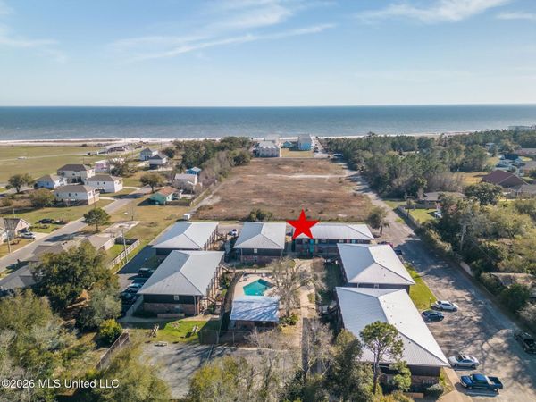 1550 E 2nd Street, Pass Christian, MS 39571