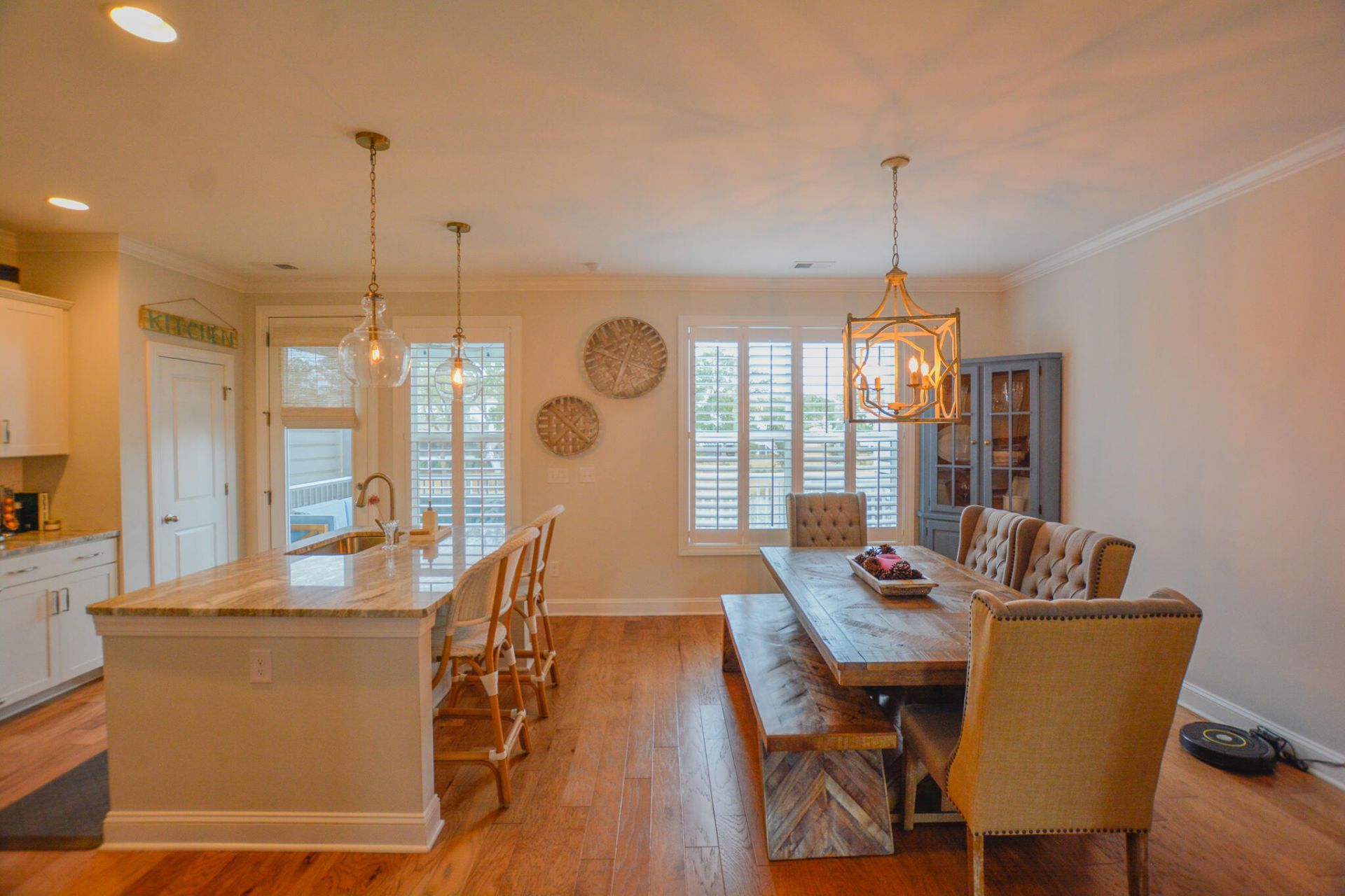 1596 Prince Edward Street Photo 7