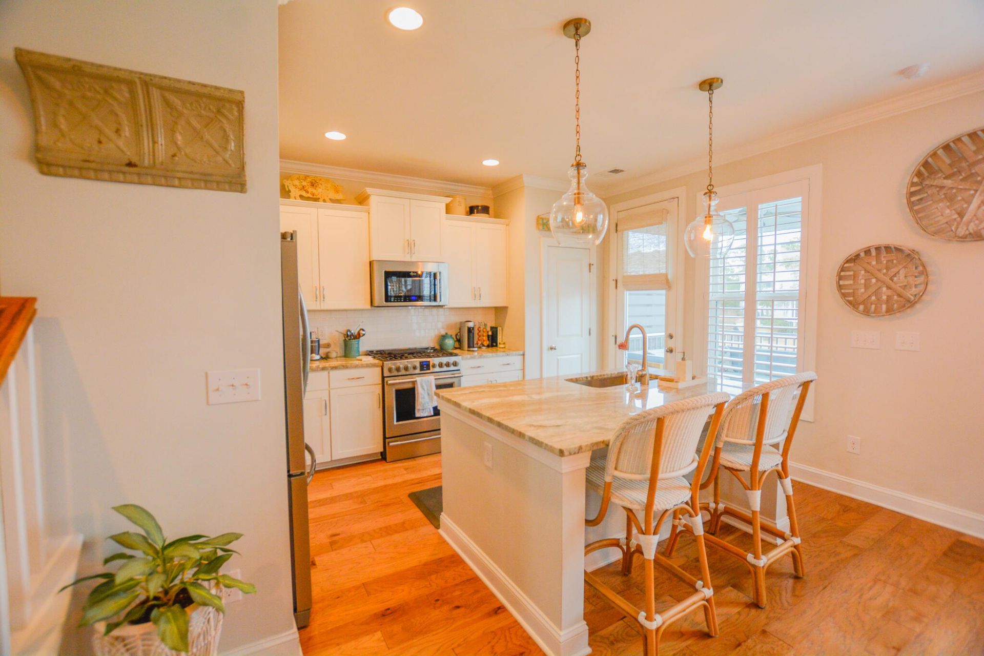 1596 Prince Edward Street Photo 8