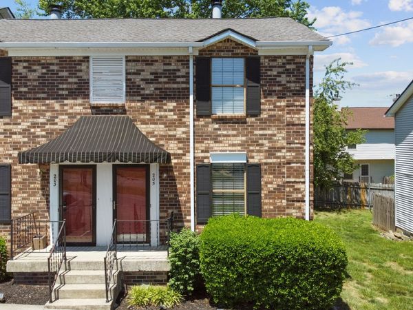 205 Edgewood Dr , Hendersonville, TN 37075