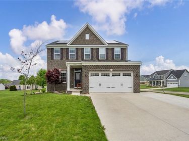7203 Stonegate Circle NE, Canton, OH 44721