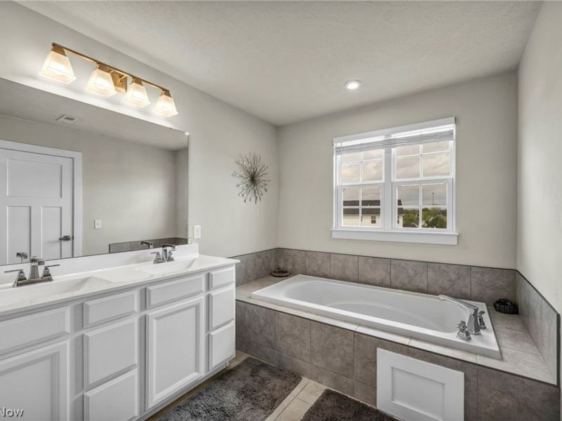 7203 Stonegate Circle NE, Canton, OH 44721 Photo 17