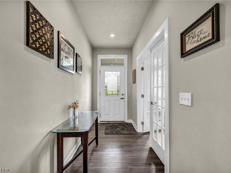 7203 Stonegate Circle NE, Canton, OH 44721 Photo 2
