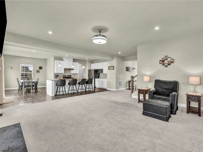 7203 Stonegate Circle NE, Canton, OH 44721 Photo 4