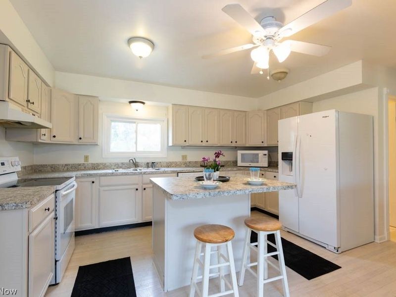 13047 Forest Road, Burton, OH 44021 Photo 14