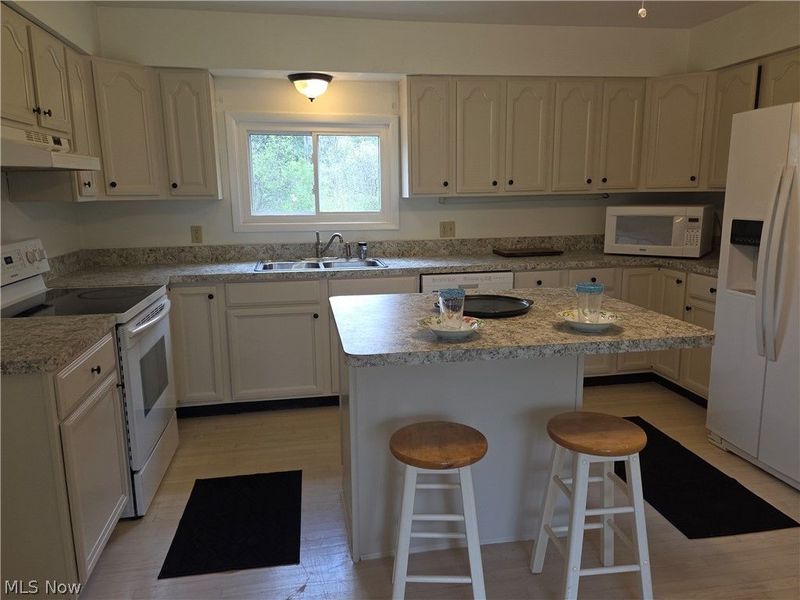 13047 Forest Road, Burton, OH 44021 Photo 16