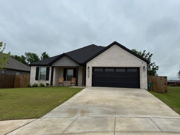 2061 Larry Lane , Centerton, AR 72719
