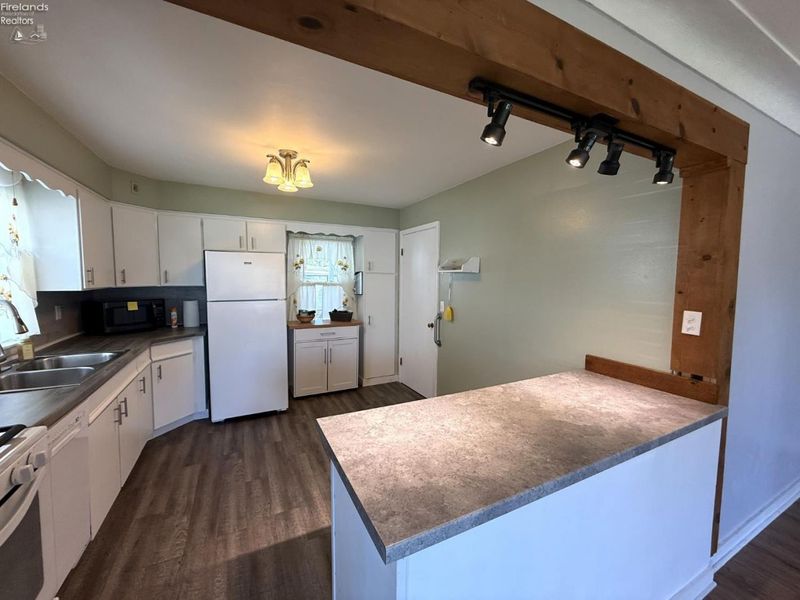 406 W Park, Oak Harbor, OH 43449 Photo 6
