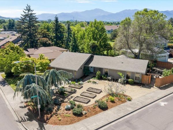 3034 Lazy Creek Drive, Medford, OR 97504