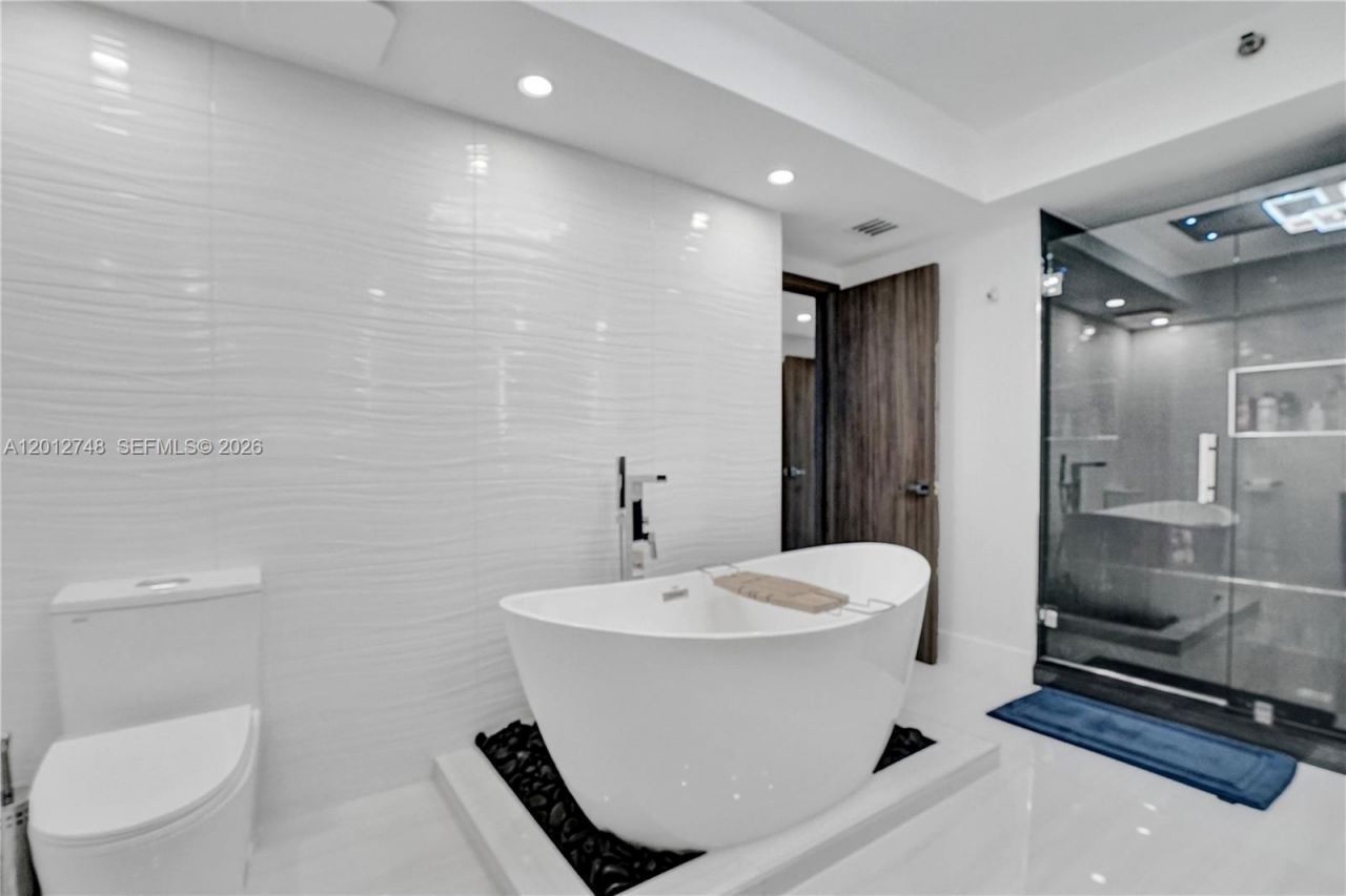 20281 E Country Club Dr, Unit PH14, Aventura, FL 33180 Photo