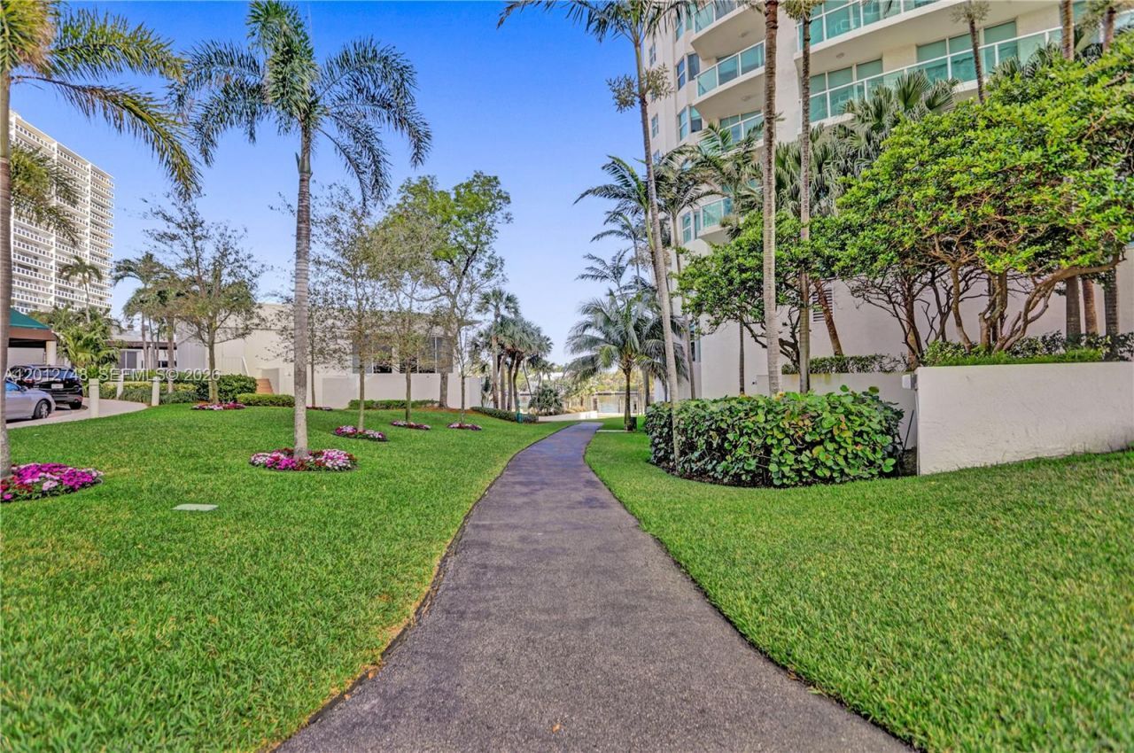 20281 E Country Club Dr, Unit PH14, Aventura, FL 33180 Photo
