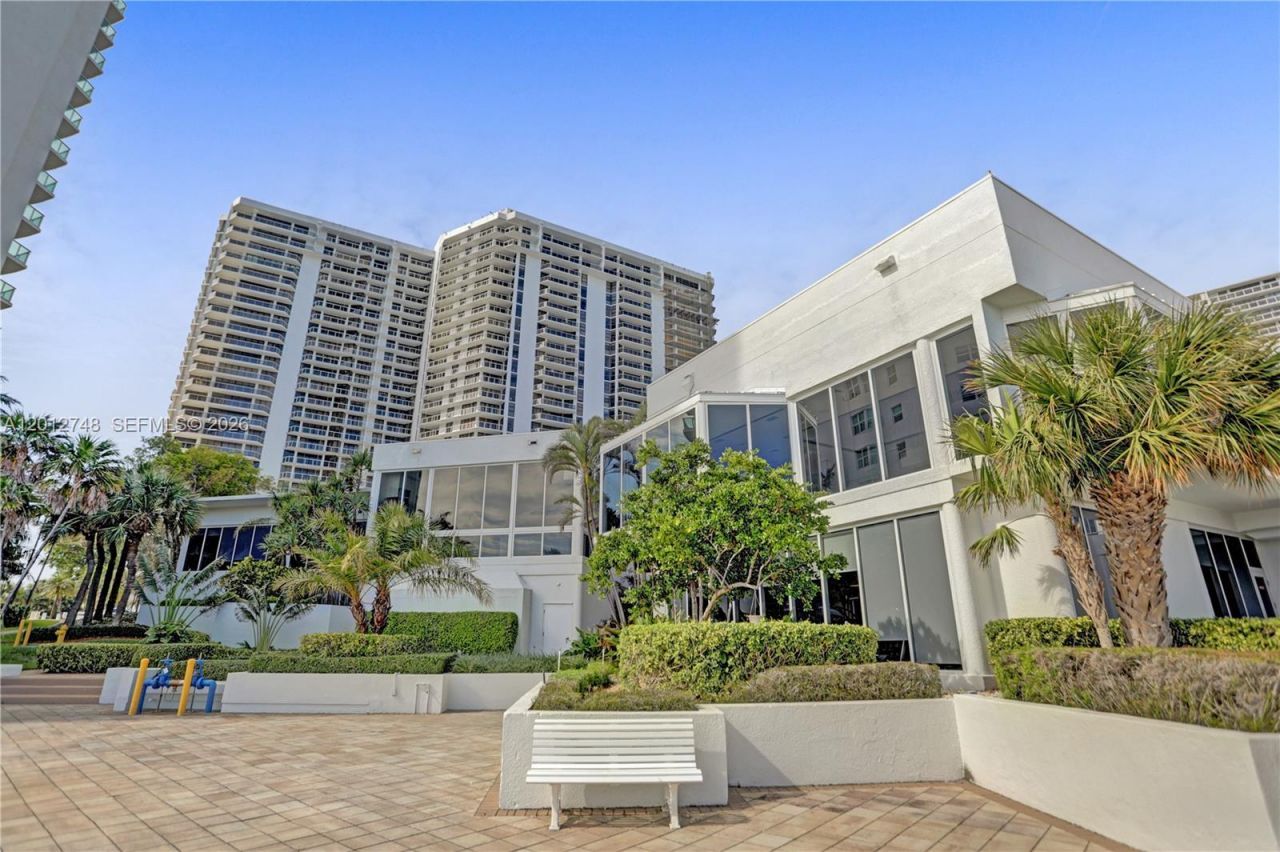 20281 E Country Club Dr, Unit PH14, Aventura, FL 33180 Photo