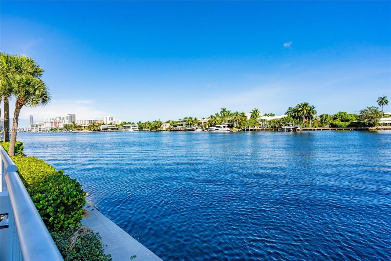 20281 E Country Club Dr, Unit PH14, Aventura, FL 33180 Photo