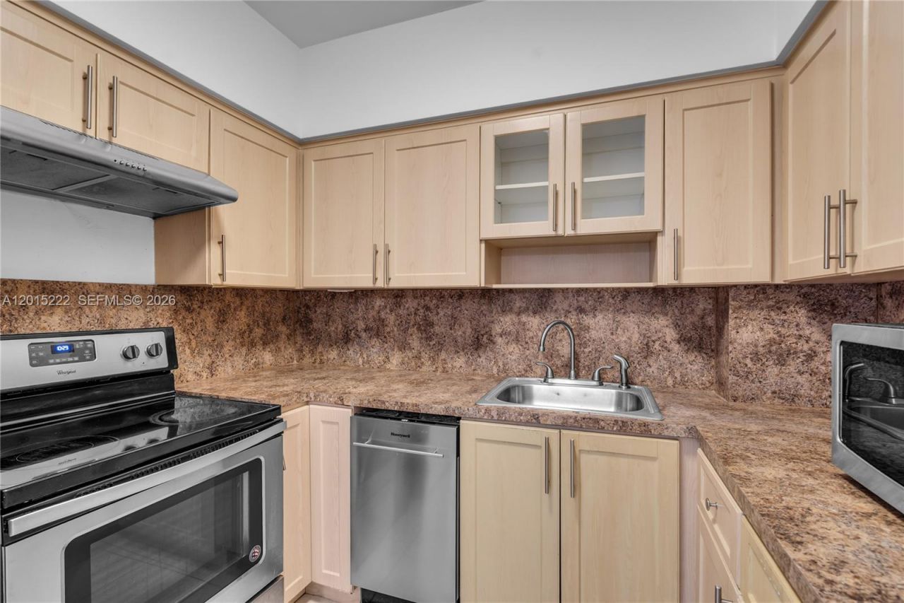 7441 Wayne Ave, Unit 4G, Miami Beach, FL 33141 Photo