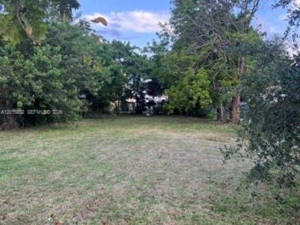 1324 5 street , Miami, FL 33135