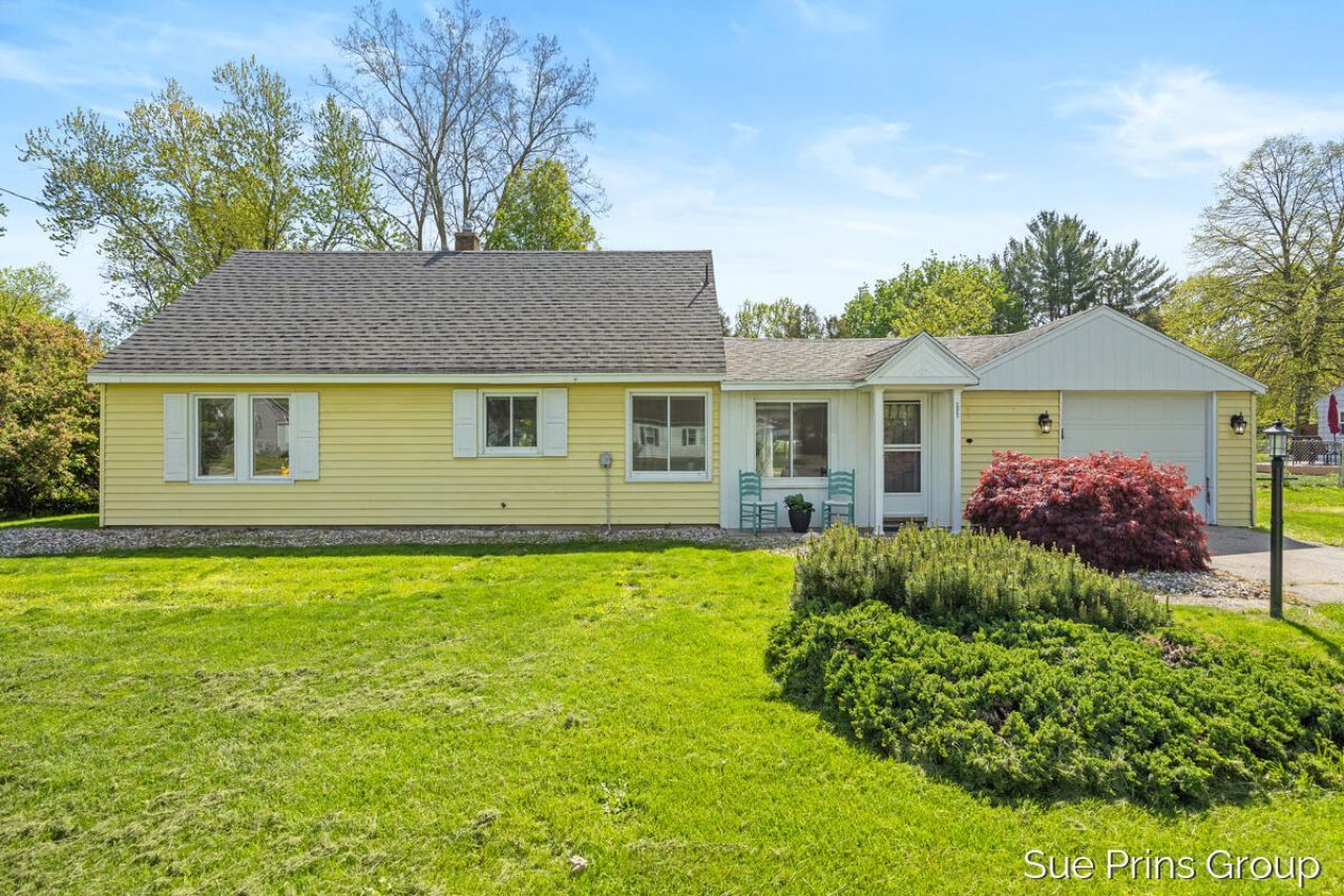 6518 8th Avenue Sw, Grandville, MI 49418 Main Photo