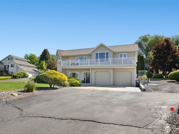 927 Easy Street NE, Moses Lake, WA 98837