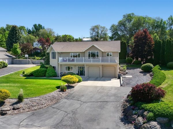 927 Easy Street NE, Moses Lake, WA 98837