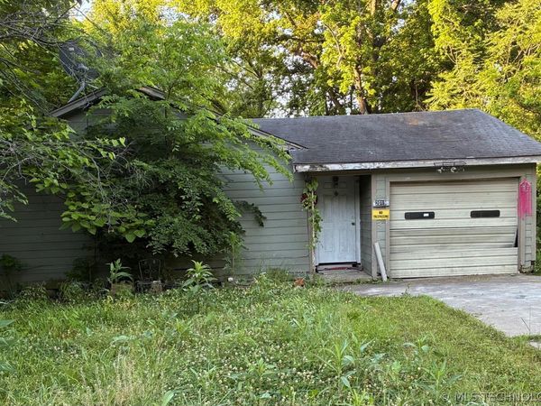 2019 Garland Street , Muskogee, OK 74401