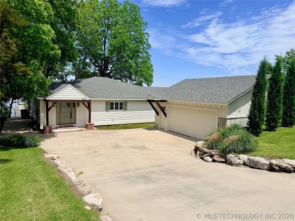 1205 Red Bud , Grove, OK 74344